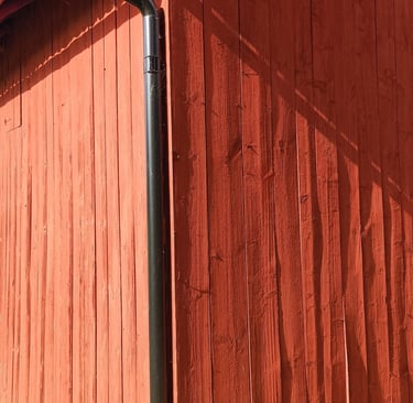 How this paint reacts to the light is wonderfull, natural, true frequency of colors