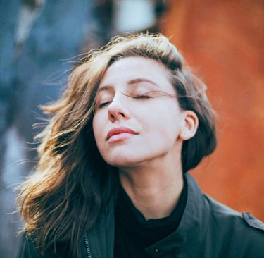 a woman with her eyes closed and her eyes closed