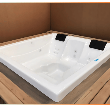 Spa compacto Maxifibra Mini Relax da Sul Piscinas, ideal para relaxamento em pequenos espaços.