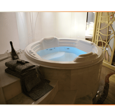 Ofurô Prima Maxifibra da Sul Piscinas, tradição oriental em banhos relaxantes no lar.