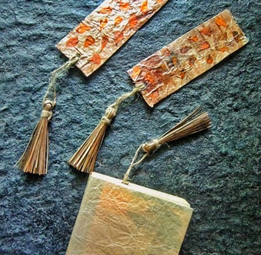 Natural tea paper marigold flower bookmark with tassel 