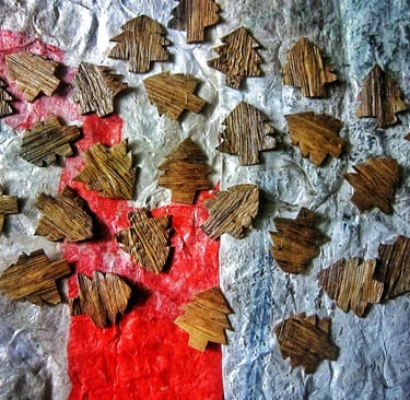 Sustainable corn husk christmas tree table confetti for beautiful table decor in christmas season 
