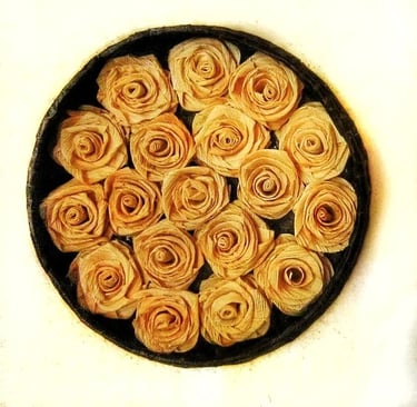 Corn husk circle black frame hanging for perfect of natural blossom decor 