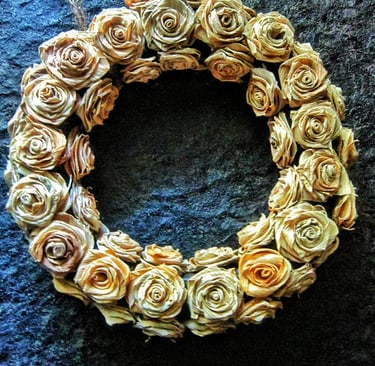 Rose corn husk rose wreath for sustainable blossom decor 