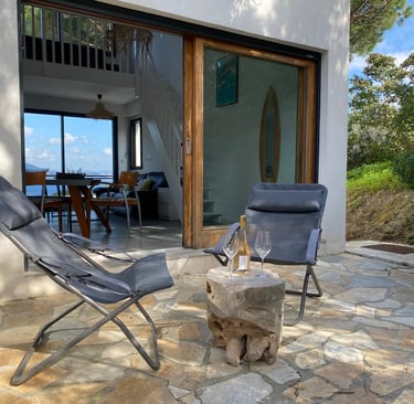 Terrasse équipée coté jardin