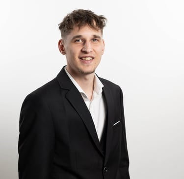 Fassaden-, Dach-, Fenster-, PV- und Pflastersteinreinigung von Easy-Sauber – gründlich, professionel