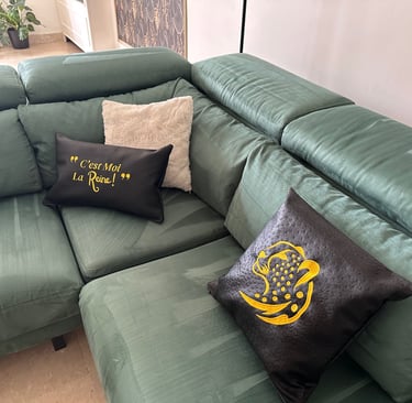 coussin simili cuir brodé - personnalisé