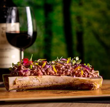 steak tartar de vaca madurada sobre huesso de tuetano