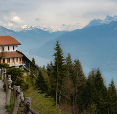 residence face à la montagne et a un lac