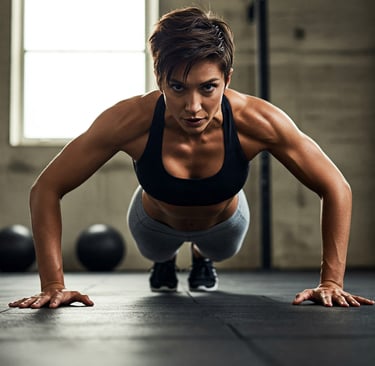 Mujer haciendo flexiones