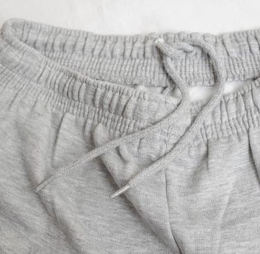Rongzhiyue: Elastic waistband on grey sweatpants