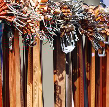 Rongzhiyue: premium Leather belt display