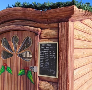Santas Chalet on Marseillan Port