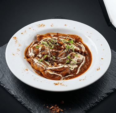 Pasta rellena mezzelune de cordero a la menta en Yukatan, Victoria