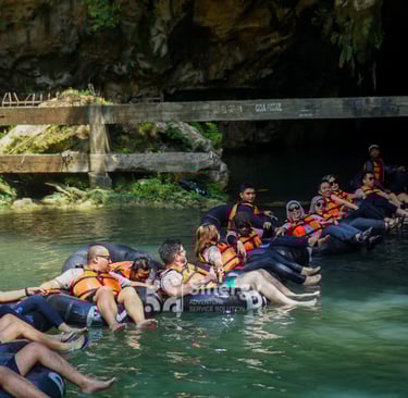 Petualangan seru menyusuri sungai bawah tanah di Goa Pindul