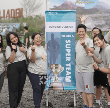 Peserta amazing race jogja menyelesaikan  misi di pos terakhir