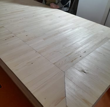 plateau bois massif, assemblage bois, table sur mesure, plan de travail bois, fabrication artisanale