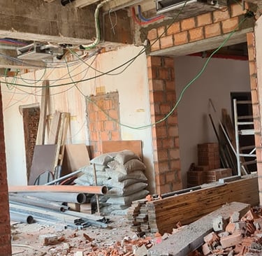 Travaux de démolition intérieure avec ouverture de murs porteurs et sécurisation provisoire