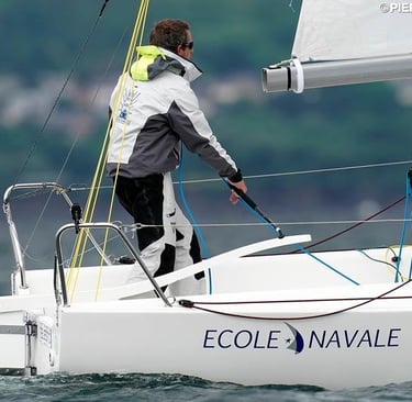 A la barre d'Elite Ecole Navale en 2019