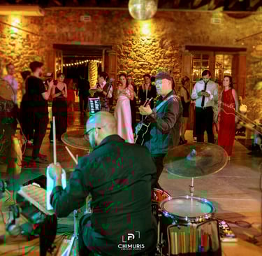 la banda tocando en vivo