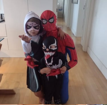 Babá em porto alegre brincando de homem aranha