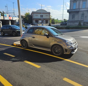 Foto do Fiat 500 que alugamos em Verona, na Itália