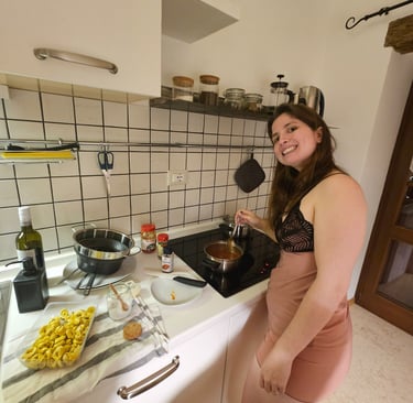Foto cozinhando no nosso airbnb das Dolomitas.