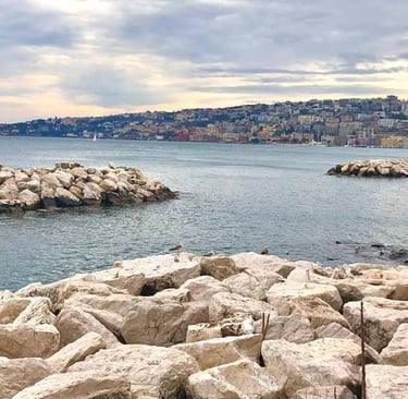 Scopri i migliori punti panoramici di Napoli per scattare foto spettacolari.