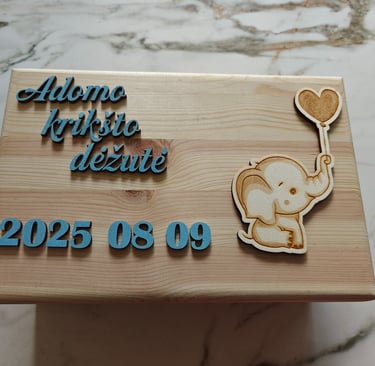krikšto dėžutė su data, vaiko vardu ir drambliuku