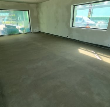 Bouwwerkzaamheden – het gieten van de chape-vloer.