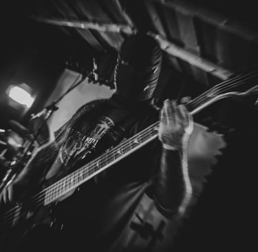 Gorenipote playing bass live