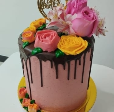 pasteleria queti torta alta flores frescas  chocolate baño