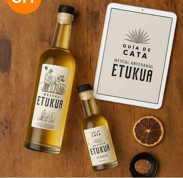 Paquete de iniciación Etukua con dos botellas de 250ml de Espadín y Ensamble junto a una guía de cat