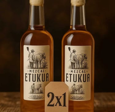 Dos botellas elegantes de mezcal artesanal Etukua side by side, con una etiqueta que dice "2x1" sobr