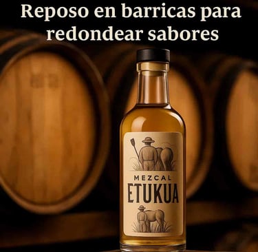 Barricas de roble con mezcal reposando para desarrollar complejidad