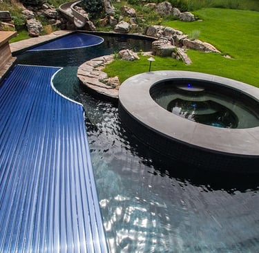 Covertech Grando Automatic Pool Custom deploys in custom-shaped pool