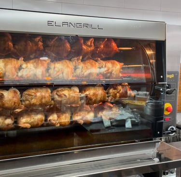 Maquina de pollos asados del palacio del pollo y la pizza en morón de la frontera