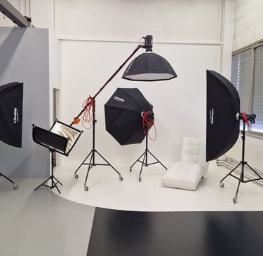 Professionelles Fotostudio von Markus Bär in Chur mit Studioblitzen und Softboxen für Portrait-Fotografie