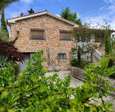 A bright and airy countryside residence with five bedrooms, three bathrooms etc.