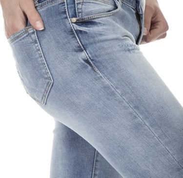 Light-wash fitted jeans with fading, front pocket, and side seam details.