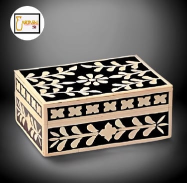 jewellery box floral design. Necklace jewellery box.