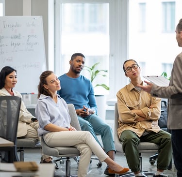 Sesi pelatihan karyawan yang dikelola HR di era digital.