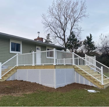wood-deck-with aluminiam railings in Pinckney mi