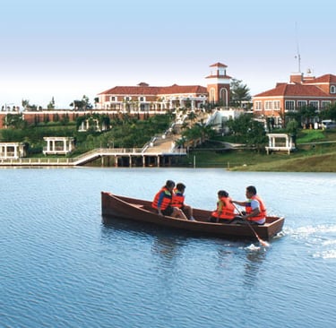 Danau di area pemakaman san diego hills memorial park karawang seluas 8 Ha indah dan menenangkan 
