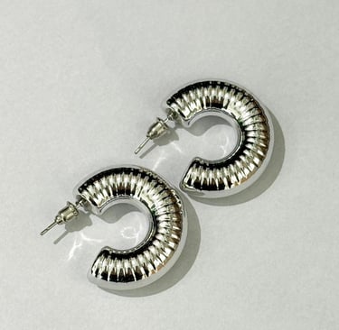 Acessórios femininos dourados da marca Lamaison Legori