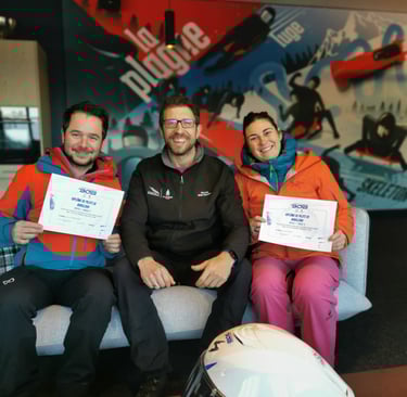 Remise de diplome pour les nouveau pilotes de bobsleigh 