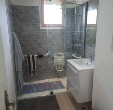 salle de bain PMR Mur de Bretagne