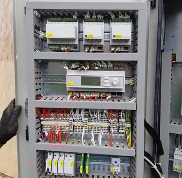 Mantenimiento de cuadro eléctrico en enfriadora Daikin