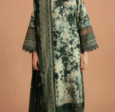 Woman wearing stylish casual wear outfit from Lookofme fashion collection