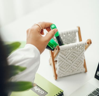 Elemento de oficina artesanal elaborado de macramé